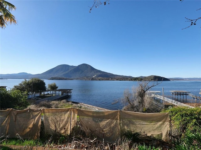 water view featuring a mountain view