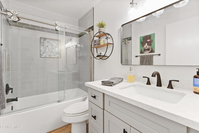 full bathroom with toilet, vanity, and enclosed tub / shower combo