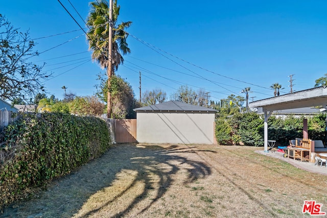 view of yard featuring a patio