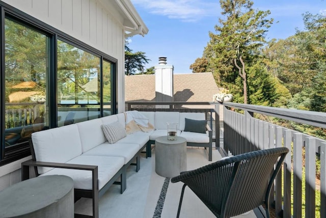 balcony featuring an outdoor hangout area