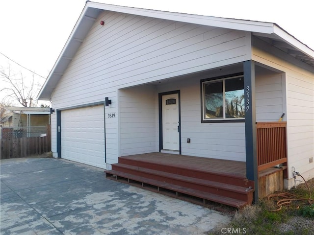 view of front facade featuring a garage