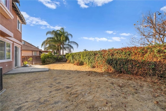 view of yard featuring a patio