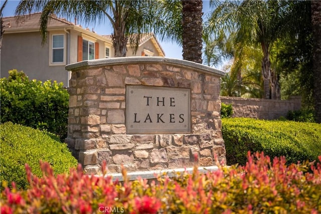 view of community / neighborhood sign