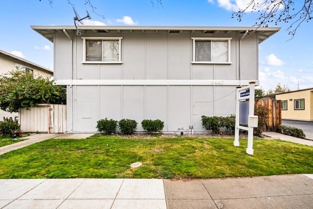 view of side of property featuring a yard