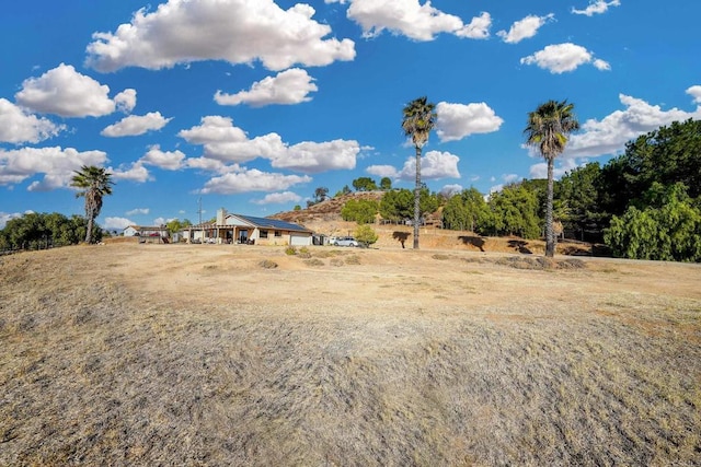 view of yard featuring a rural view