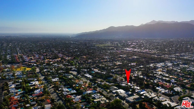 birds eye view of property featuring a mountain view