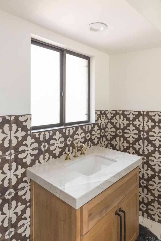 bathroom featuring a sink