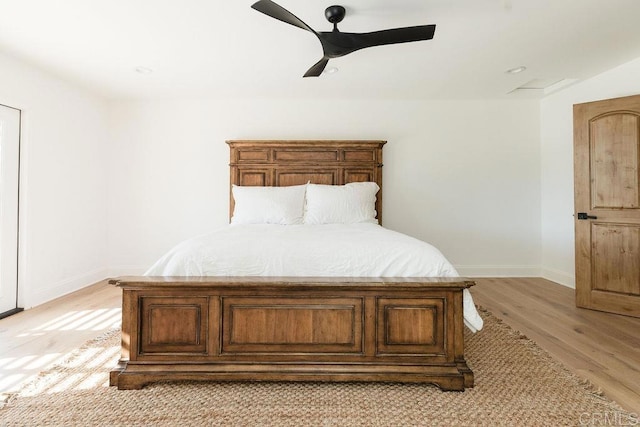 bedroom featuring light wood-style floors, baseboards, and ceiling fan