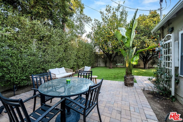 view of patio featuring an outdoor hangout area