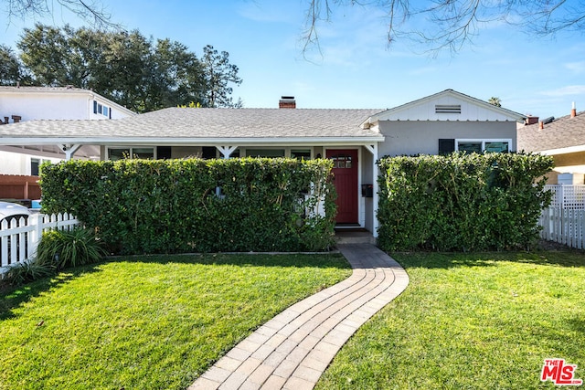 view of front of property with a front lawn