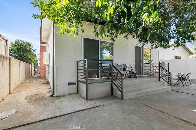 entrance to property featuring a patio area