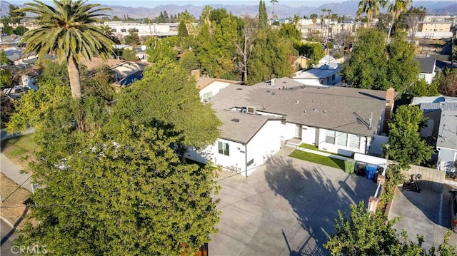 drone / aerial view featuring a mountain view