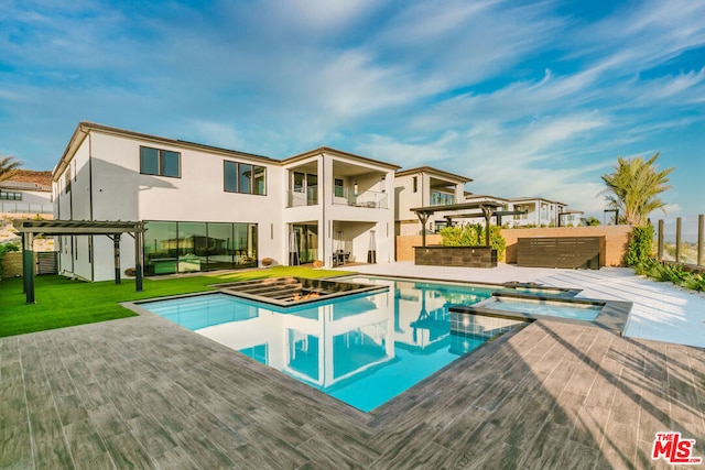 view of pool featuring a pergola, a yard, and an in ground hot tub