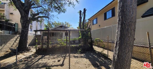 view of yard featuring a pergola