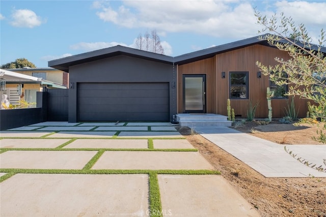 view of front facade featuring a garage