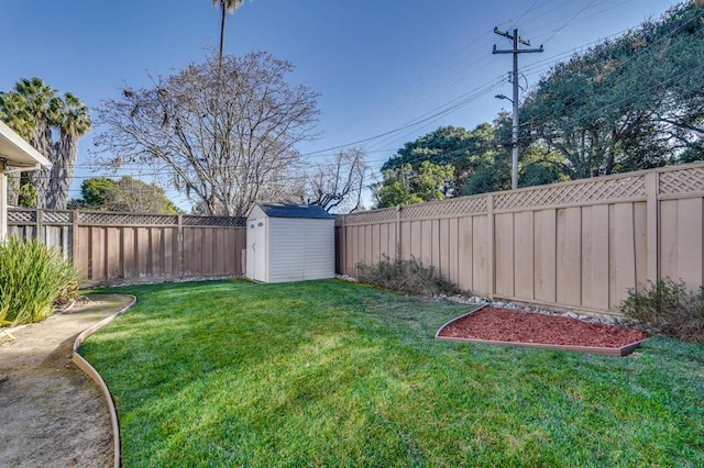 view of yard featuring a storage shed