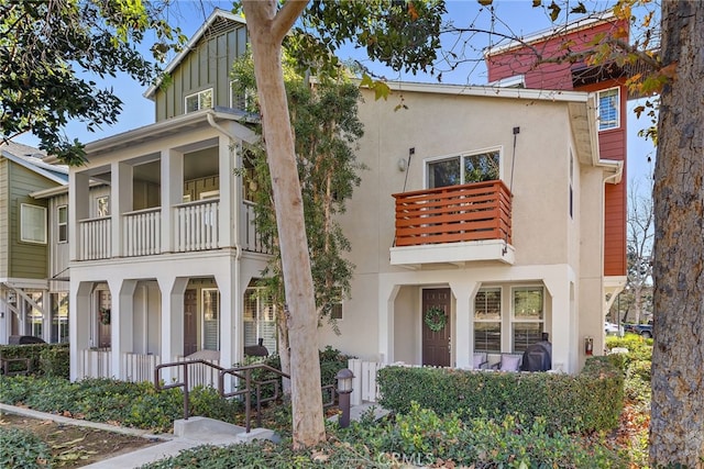 view of front of house with a balcony