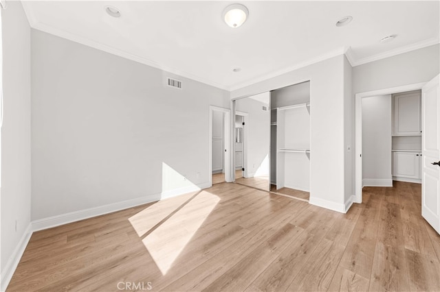 unfurnished bedroom with light wood-type flooring, a closet, and ornamental molding