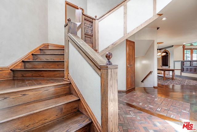 stairs featuring an inviting chandelier