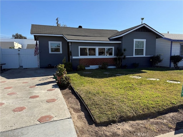 ranch-style house featuring a front lawn