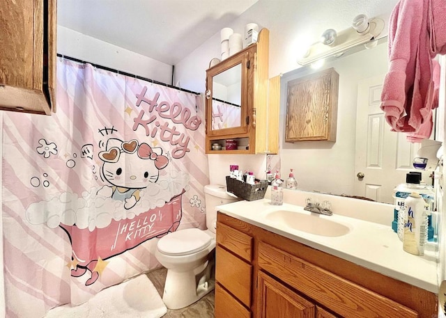 bathroom with toilet, a shower with curtain, and vanity