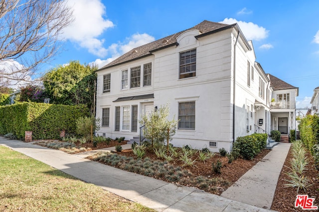 view of front of home with a front lawn