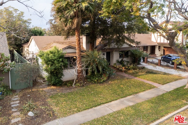 view of front of house with a front yard