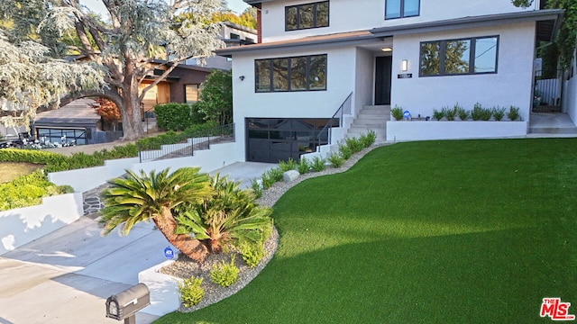 view of front of home featuring a front yard