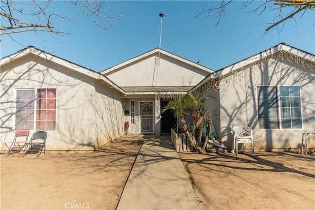 view of front facade featuring a patio