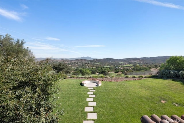 view of yard with a mountain view