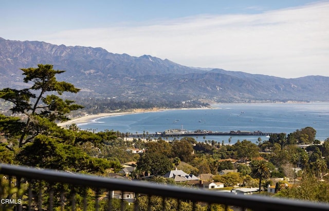 water view with a mountain view