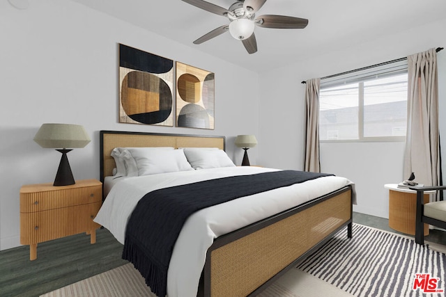 bedroom with ceiling fan