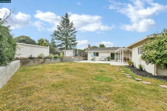 view of yard featuring a patio area