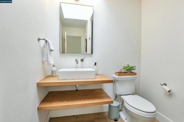 bathroom featuring sink and toilet