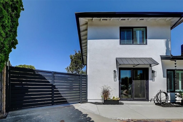 view of front of house with a patio