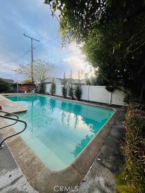 view of swimming pool