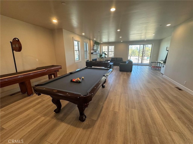 rec room featuring light hardwood / wood-style floors and billiards