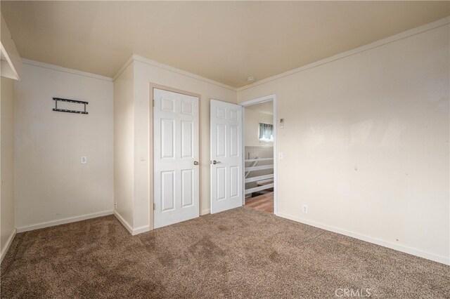 unfurnished bedroom featuring carpet floors and ornamental molding