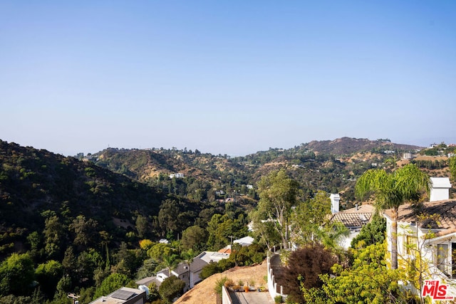 bird's eye view with a mountain view