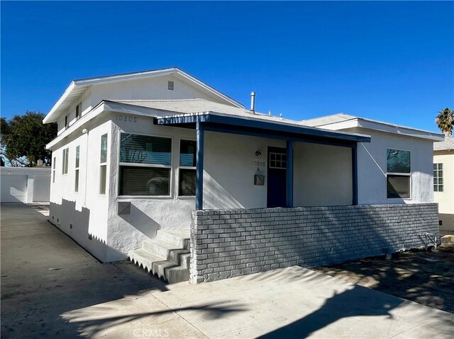 view of front of property