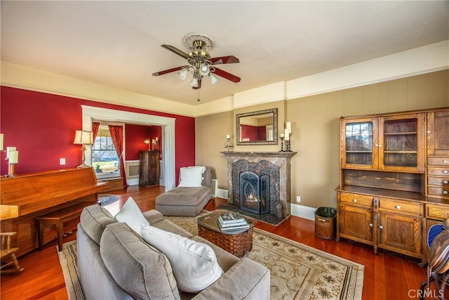 living room featuring dark wood-type flooring and ceiling fan