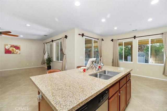 kitchen featuring a kitchen island with sink, baseboards, a sink, and recessed lighting