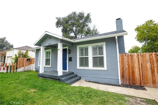 view of front of property with a front yard