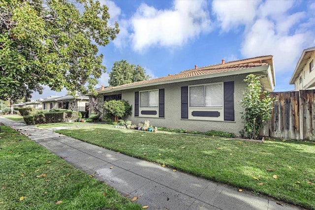 ranch-style home featuring a front lawn