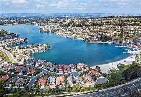 bird's eye view with a water view