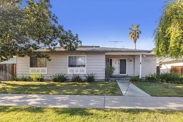 single story home with a front yard