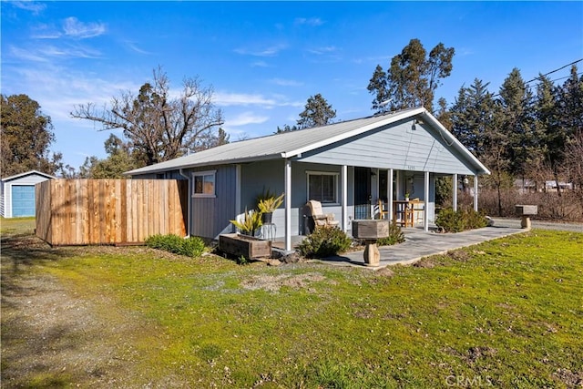 view of front facade with covered porch and a front lawn