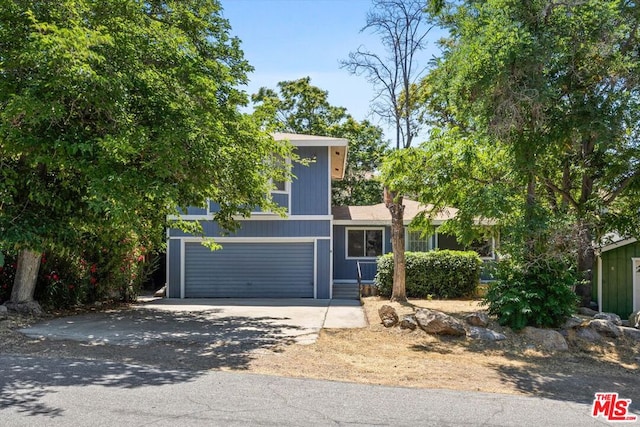 view of front facade featuring a garage