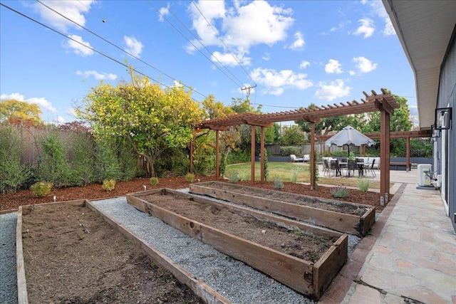 view of property's community featuring a patio area