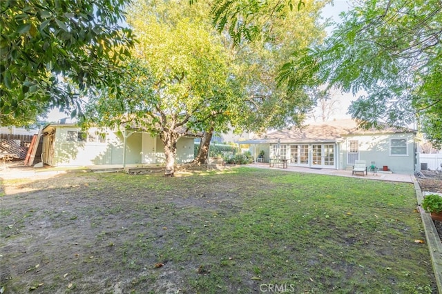 view of yard featuring a patio